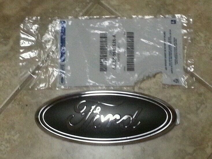 Ford emblem 9" w/o backup camera 2010-2014 matte black